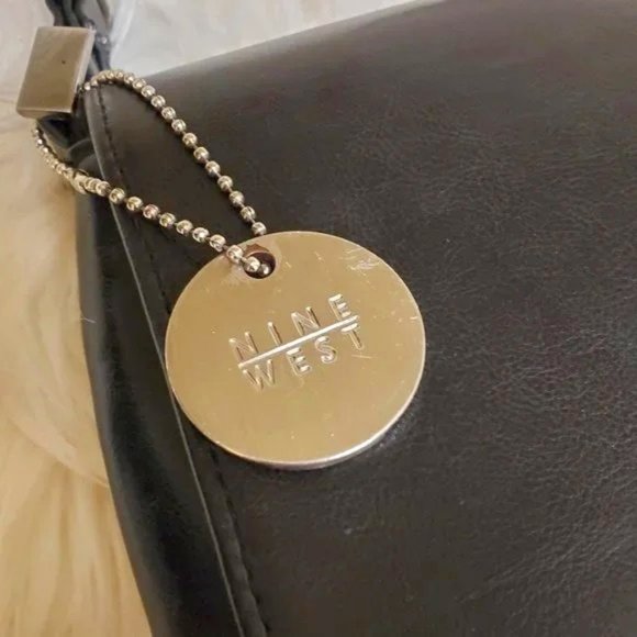 Vintage Nine West Women's Black Leather Cross-Body Bag - Picture 4 of 11